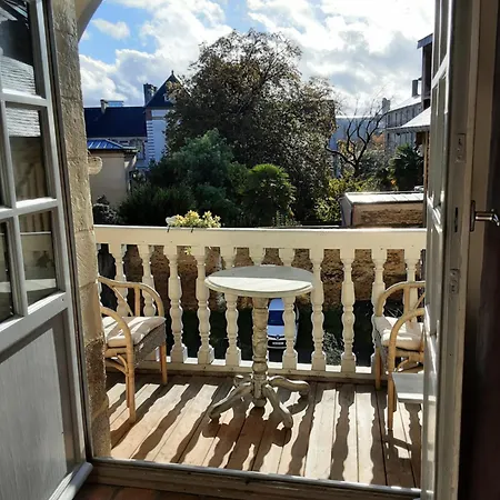 Du Passant Rennais Avec Balcon Sur Cour *