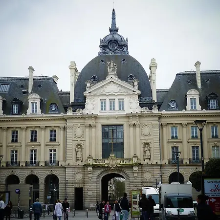 Du Passant Rennais Avec Balcon Sur Cour Apartment